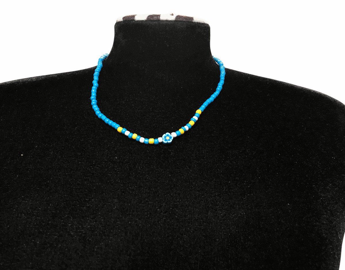 Blue Beaded Necklace with Daisy Charm, Minimalist Cute Seed Bead Summer Jewelry, Metal-Plated Clasp, Extension Chain